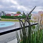 Ostseetraum - Pool, Sauna, Jacuzzi, 2 Bikes, Spielplatz, Apartments Apartman