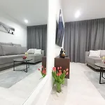 Apartman Ostseetraum - Pool, Sauna, Jacuzzi, 2 Bikes, Spielplatz, Apartments Kołobrzeg