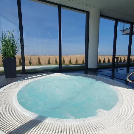 Ostseetraum - Pool, Sauna, Jacuzzi, 2 Bikes, Spielplatz, Apartments